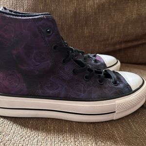 Converse platform shoes, size 10 women’s. Worn once great condition.
